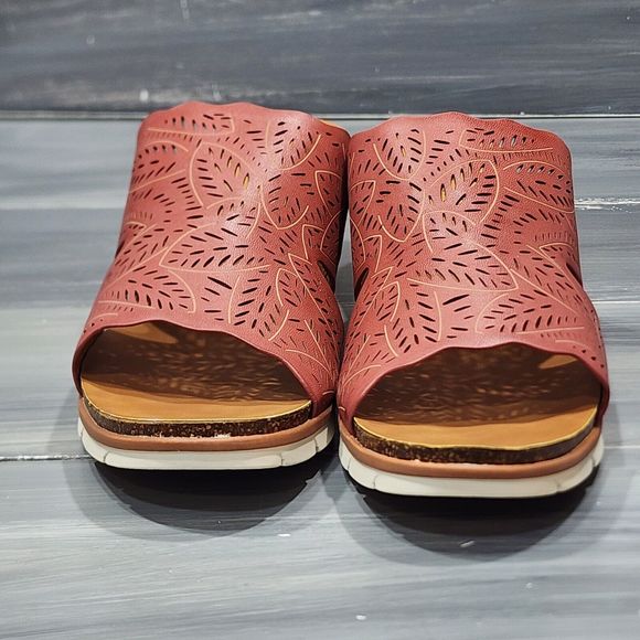 Baretraps Barb Wedge Sandals Size 10 M Chili Red Round Toe Slip On Slide - Picture 5 of 14